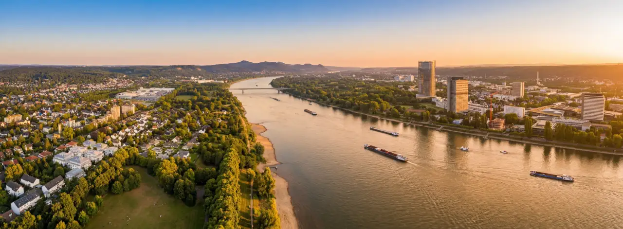 Bonn vom Rhein